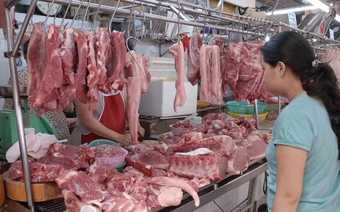 Giá thịt trên các chợ của thị trường Hà Nội đang có xu hướng tăng (Ảnh TL)