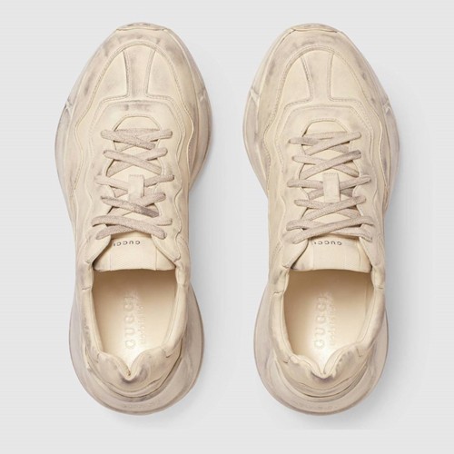 Ngoài đôi Screener trainer, Gucci còn một mẫu giày tennis dáng hầm hố khác, cũng lấy cảm hứng từ mấy anh chàng lười giặt giày, cũng với mức giá ngất ngưởng tương đương!