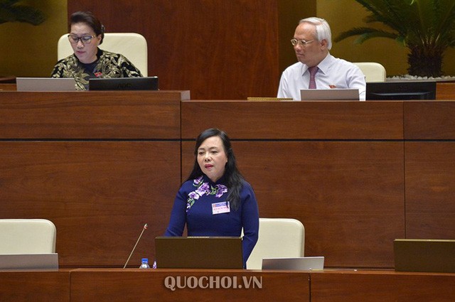 Bộ trưởng Bộ Y tế Nguyễn Thị Kim Tiến tiếp thu những ý kiến đóng góp của các đại biểu. Ảnh: Quochoi.vn.