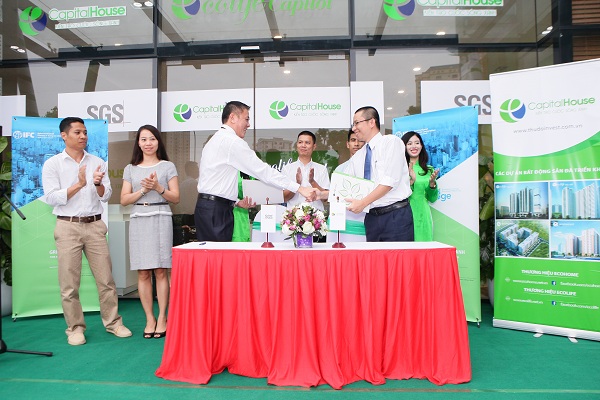 Capital House ký Hợp đồng với SGS tư vấn đánh giá chứng chỉ EDGE cho dự án EcoLife Capitol tháng 6/2016.