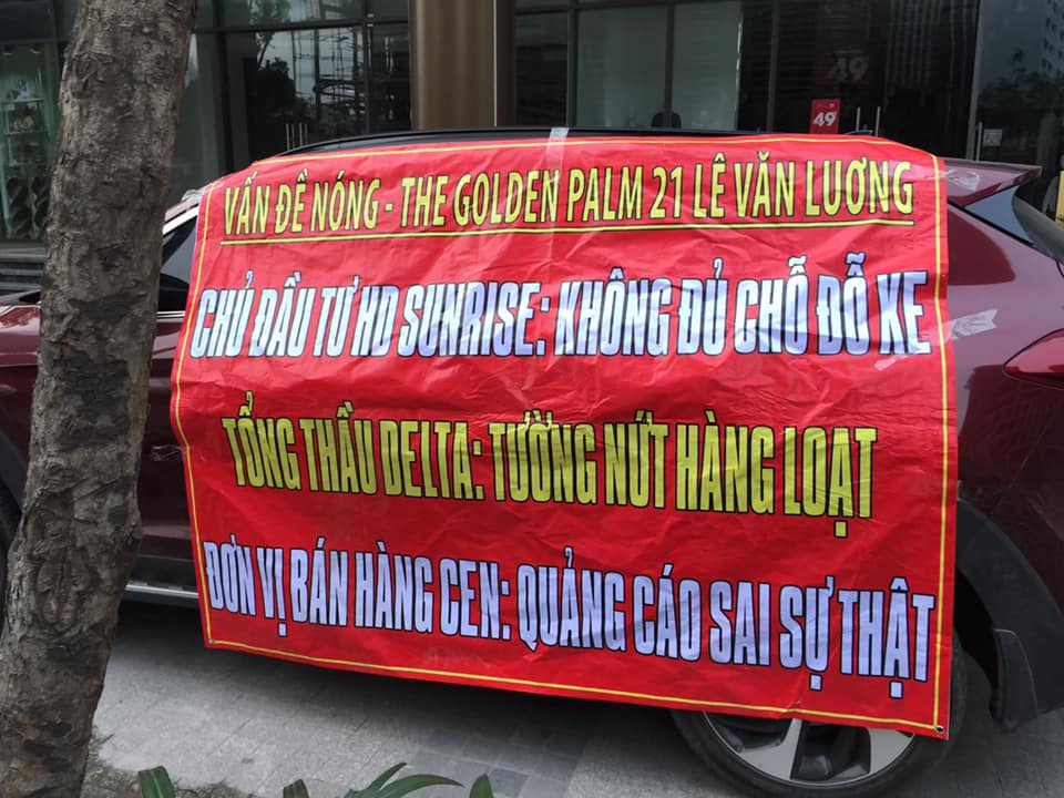 Cư dân căng băng rôn tố hàng loạt vấn đề tại dự án The Golden Palm