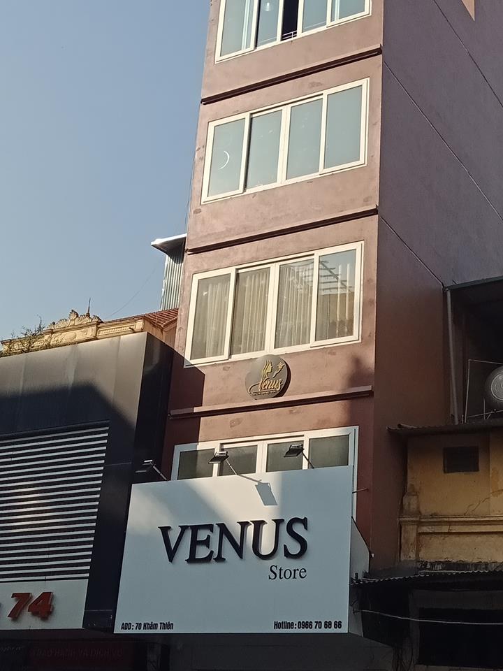 Cơ sở Spa Venus thay biển cửa hàng quần áo Venus