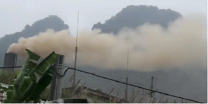 Nhà máy xi măng măng Tuyên Quang xả thải gây ô nhiễm môi trường, ảnh hưởng nghiêm trọng tới người dân địa phương.
