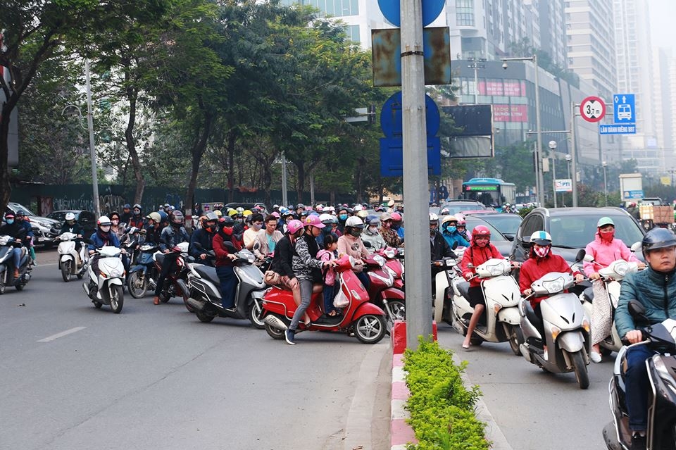 Các phương tiện lưu thông trên đường Nguyễn Trãi, Lê Văn Lương như thế nào trước khi thí điểm cấm?