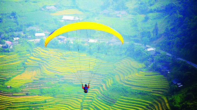 Chơi dù lượn ở Mù Cang Chải.