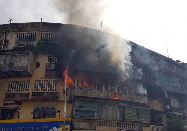 Vụ cháy tại một chung cư cũ trên đường Phạm Ngọc Thạch (Đống Đa, Hà Nội) hôm 4/12/2018. (Ảnh: Nhân dân)