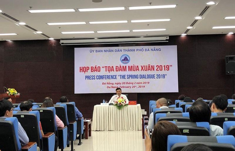 Ho Minh Ky, Deputy Chairman of Da Nang People's Committee hosted the press meeting.