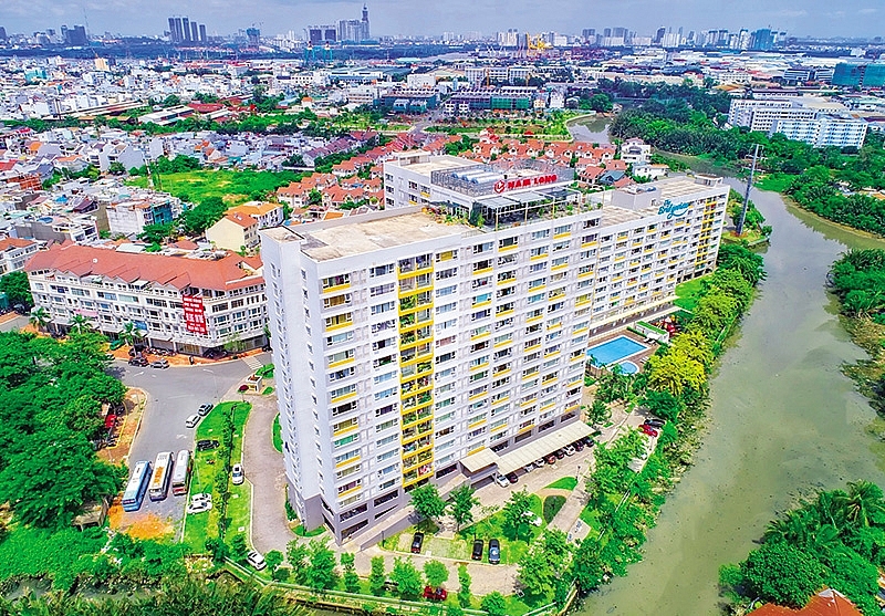 Listed real estate firms are looking for more foreign investment so as to swell their markets and strength. (Photo: Le Toan)