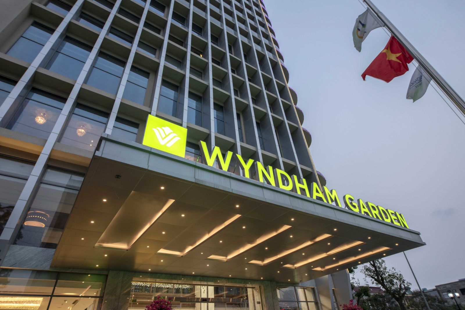 Wyndham Garden Hanoi is the first international 5-star hotel in Ha Dong district.