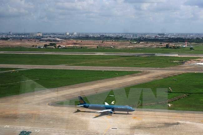 The 25R/07L runway at Tan Son Nhat International Airport in HCMC. (Photo: VNA)