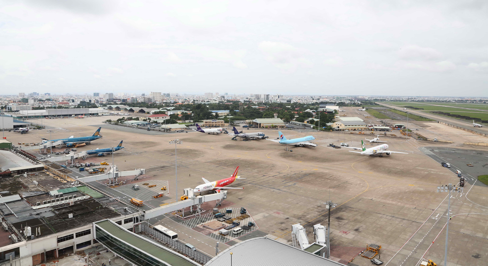 A section of Tan Son Nhat airport in HCMC. (Photo: Vietnambiz)