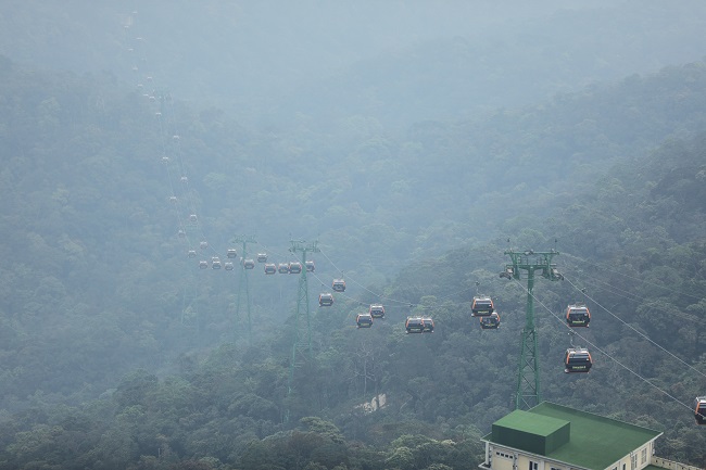 Ba Na - Suoi Mo cable cars holds the world record for longest non-stop single track cable car at 5,801 metres in length.