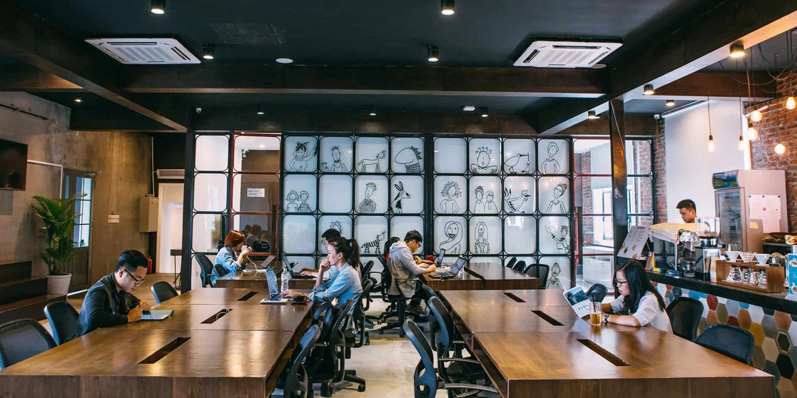 The first Grade A office building in five years and the boom of co-working space are the two highlights of Hanoi office market in the first quarter of 2019.