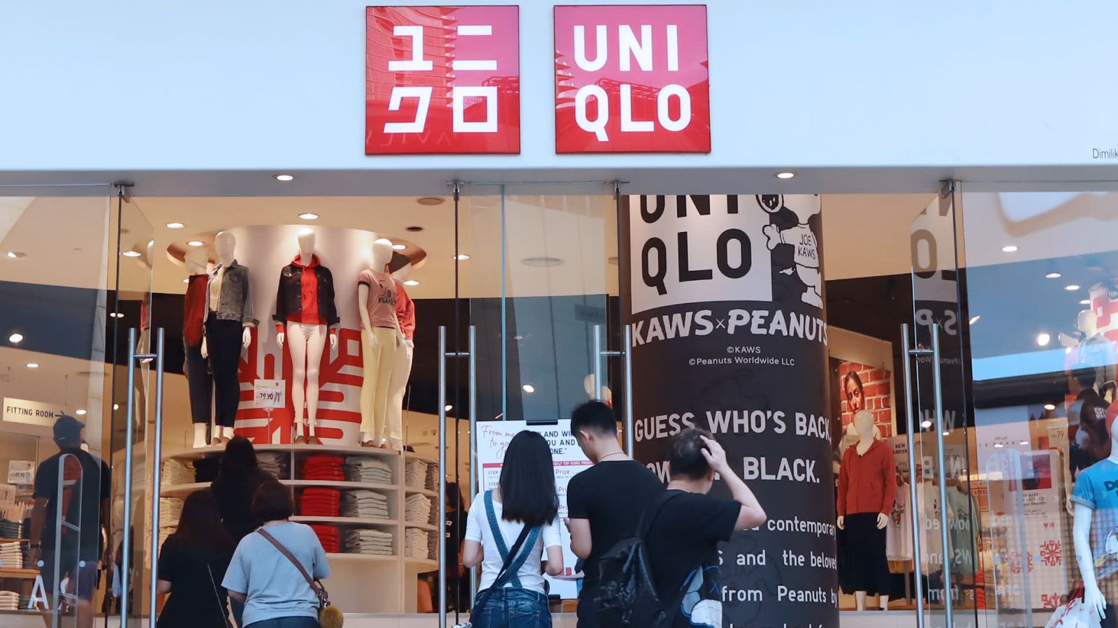 Clothing giant Uniqlo is about to stir up Vietnam retail scene.