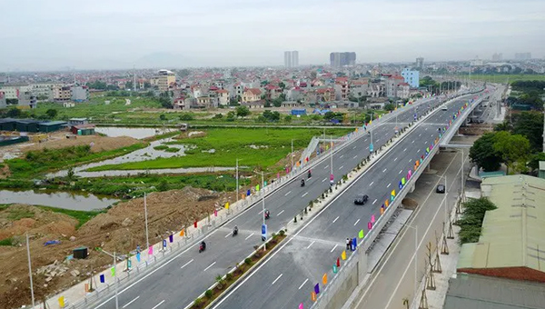 A road in the west of Hanoi. (Photo: Dan Tri)