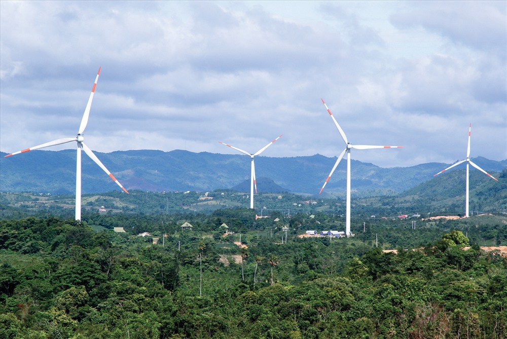A wind power plant in Huong Hoa district, Quang Tri. (Photo: baodautu)