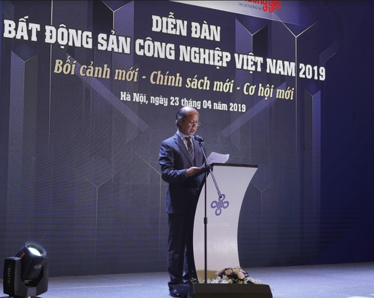 Nguyen Tran Nam, head of the Vietnam National Real Estate Association (VNREA) at the forum in Hanoi on April 23. (Photo: Batdongsancongnghiep)