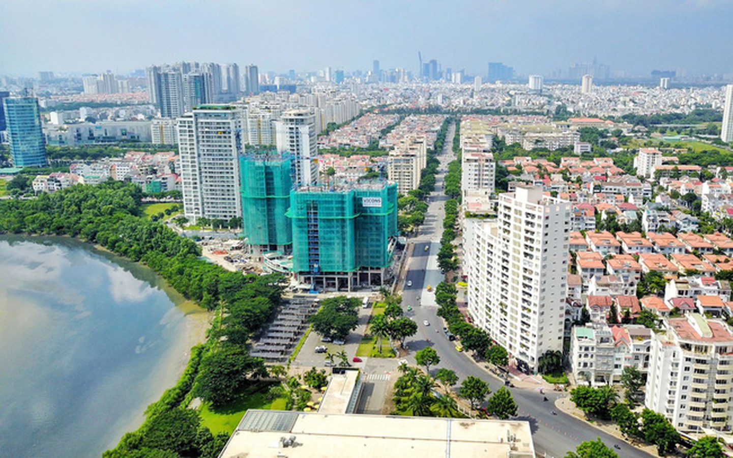The Prime Minister has asked the Ministry of Construction (MOC) and relevant ministries to complete legal systems relating to the local property market. (Photo: thoibaotaichinhvietnam.vn)