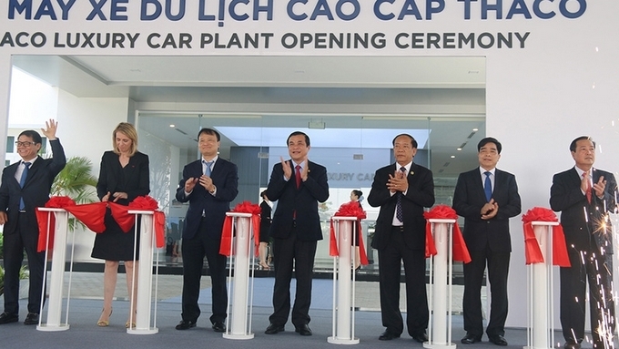The ribbon cutting ceremony to inaugurate the plant. (Photo: NDO)