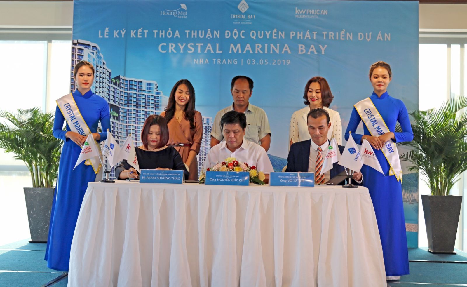 Crystal Marina Bay is a new crystal that attracts tourists and investors.