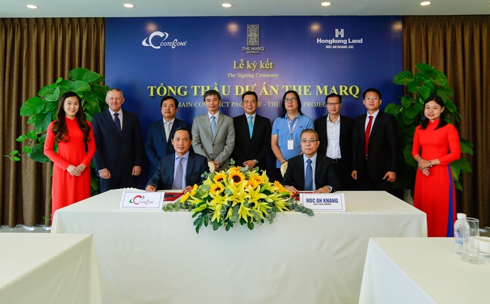 The signing ceremony between the Developer and Coteccons.