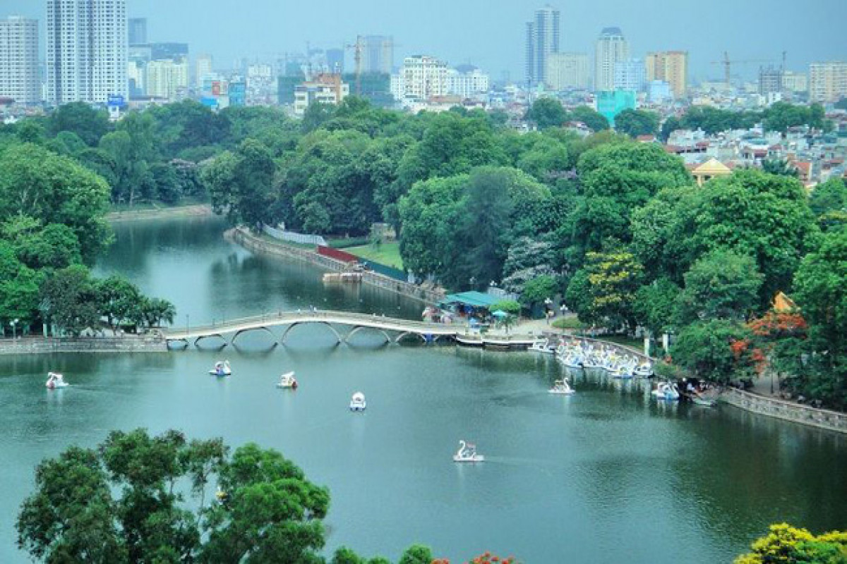 An aerial view of Thu Le park in Hanoi.