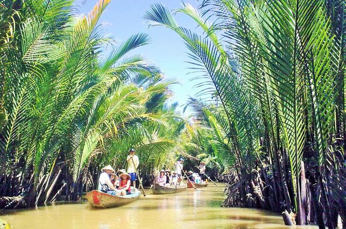 An authentic boat trip in Mekong Delta. (Photo: Lonely Planet)