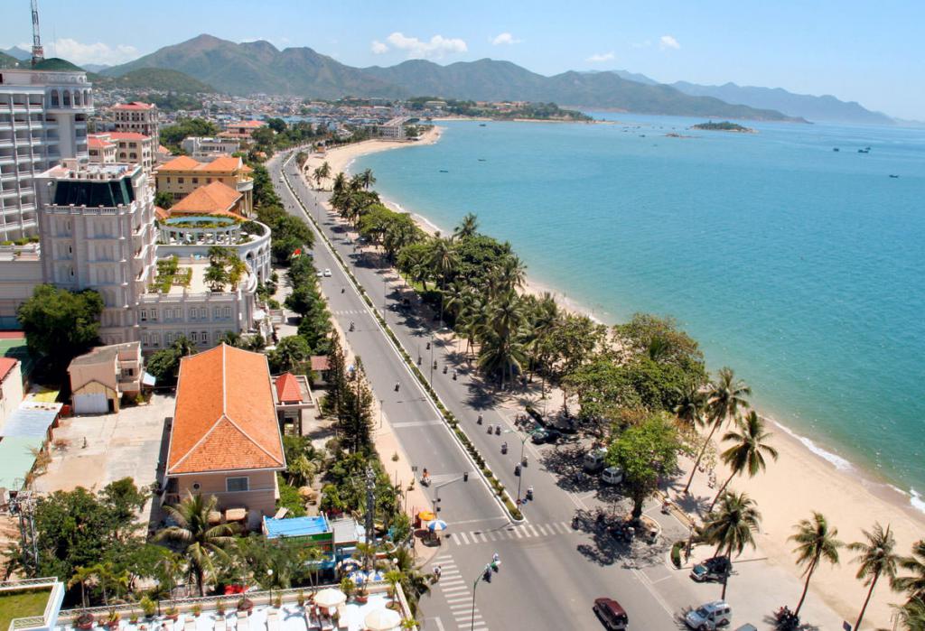 New hotels have been built and pout into operation in Khanh Hoa, leading to an oversupply and pressure of room rate cut on hotel investors.