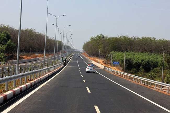 HCMC-Long Thanh-Dau Giay Expressway, part of the North-South expressway project, has been completed. Tolls on eight sections of the project are likely to be collected for at least 24 years. (Photo: Le Anh)