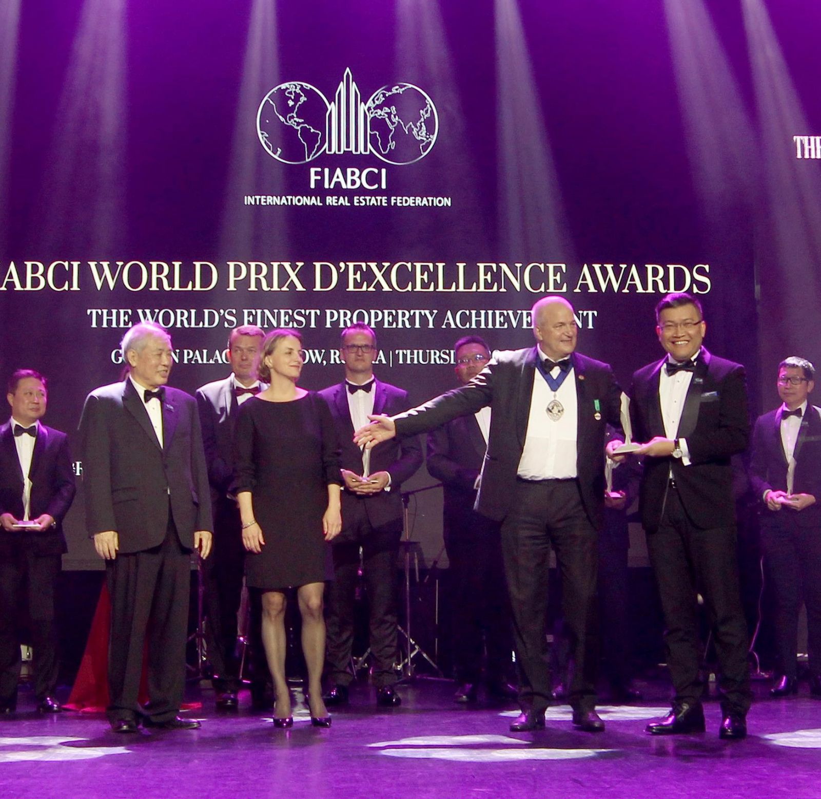 Gamuda Land’s representative (first from right) receiving the Master Plan Category silver award from Assen Makedonov, FIABCI World president at the FIABCI World Prix d’Excellence Awards 2019 in Moscow, Russia.