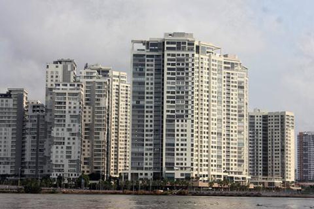 File photo of new residential blocks in HCMC. Residents in the city will be able to use a mobile app to search for property projects in the coming period. (Photo: Le Anh)