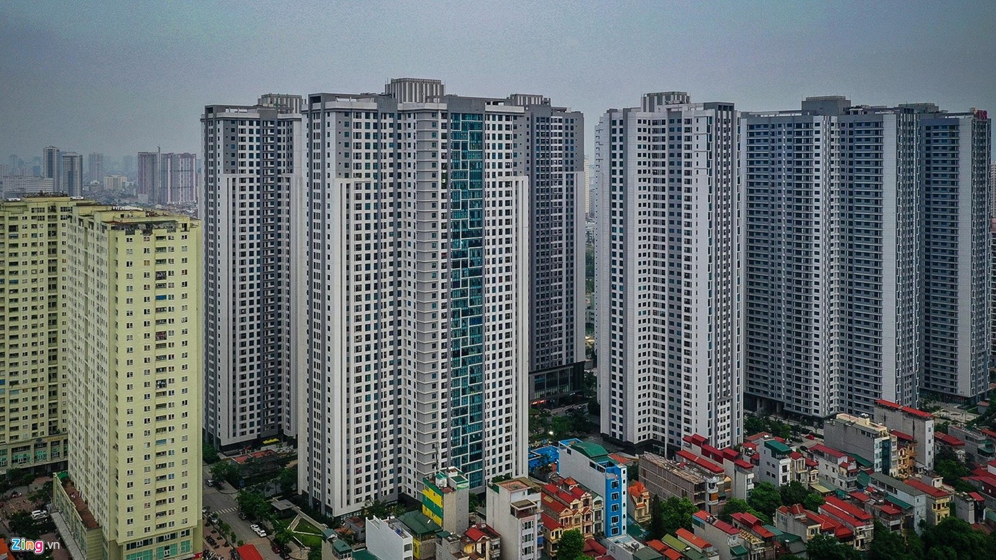 Goldmark City urban area on Ho Tung Mau Street consists of nearly a dozen of 40-storey apartment buildings, providing about 5,000 apartments to the market.