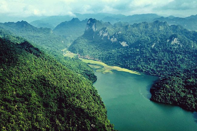 An aerial view of Ba Be Lake, which is surrounded by limestone cliffs and evergreen forests. (Photo: Courtesy of Saigon Tourist)