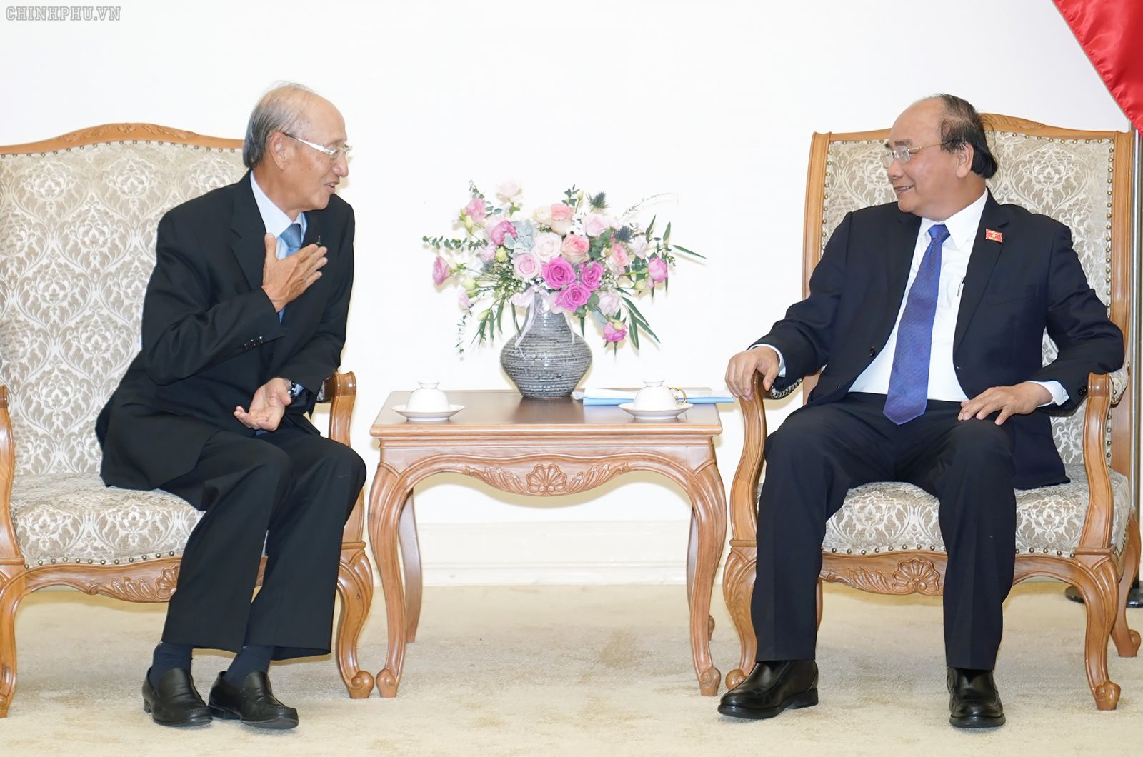 Prime Minister Nguyen Xuan Phuc (r) and Ng Kee Choe, CapitaLand’s chairman (l). (Source: VGP)
