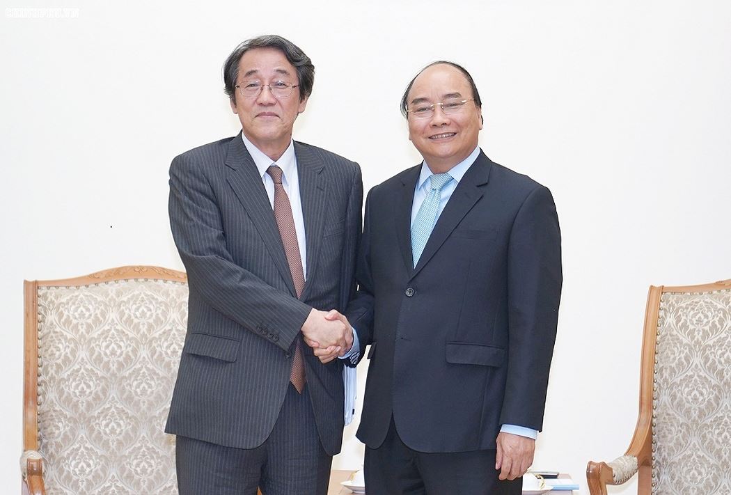 Prime Minister Nguyen Xuan Phuc is in talks with Japanese Ambassador to Vietnam Kunio Umeda in Hanoi on June 20. (Photo: VGP)