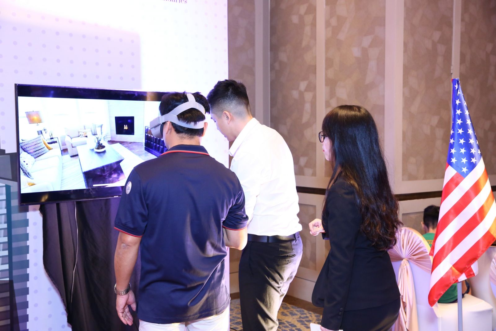 Customers on a virtual reality tour to properties in the US.