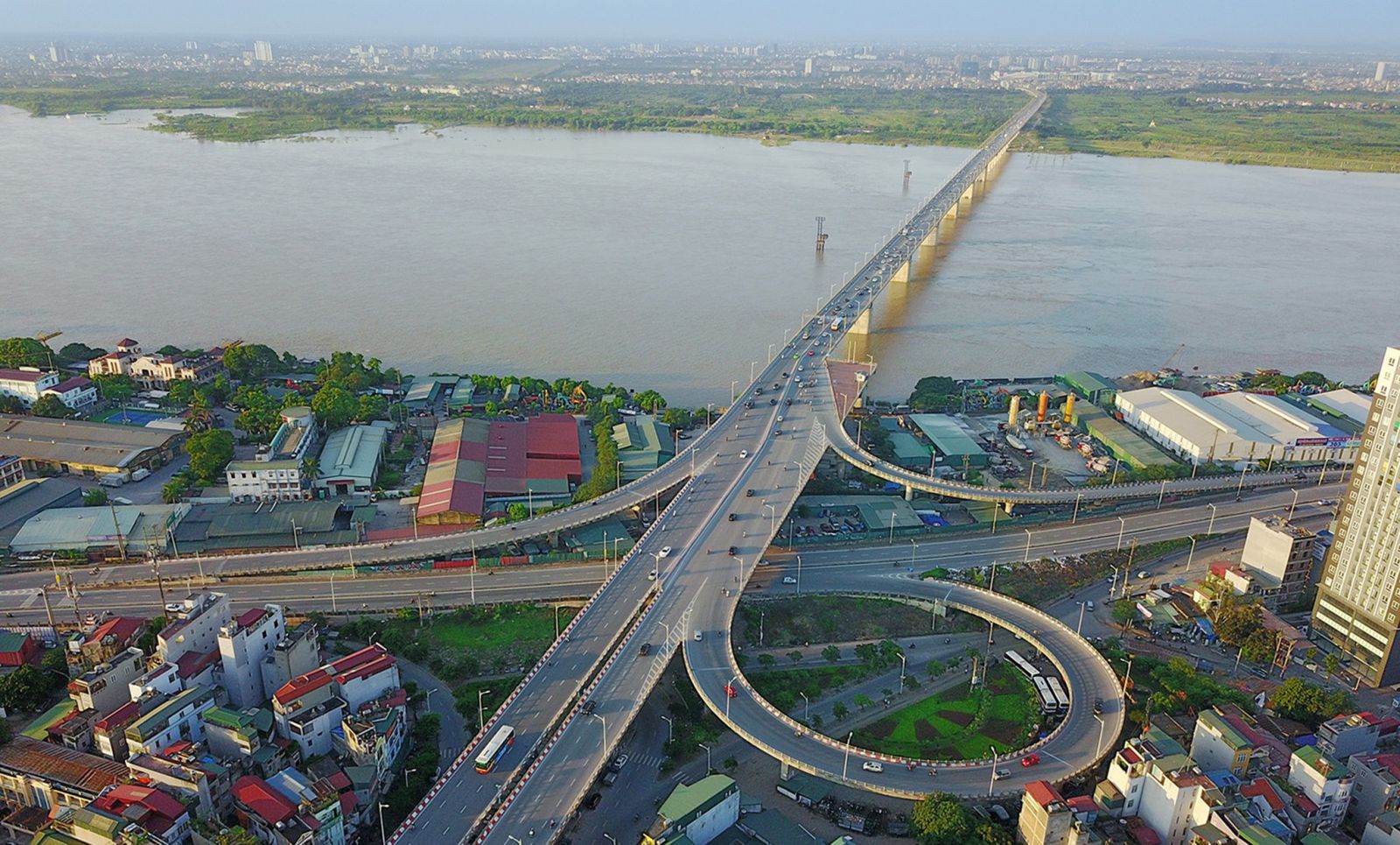 The total capital demand for Vietnam’s transport infrastructure is estimated at US$48 billion in the 2016-2020 period. (Photo: hanoimoi)