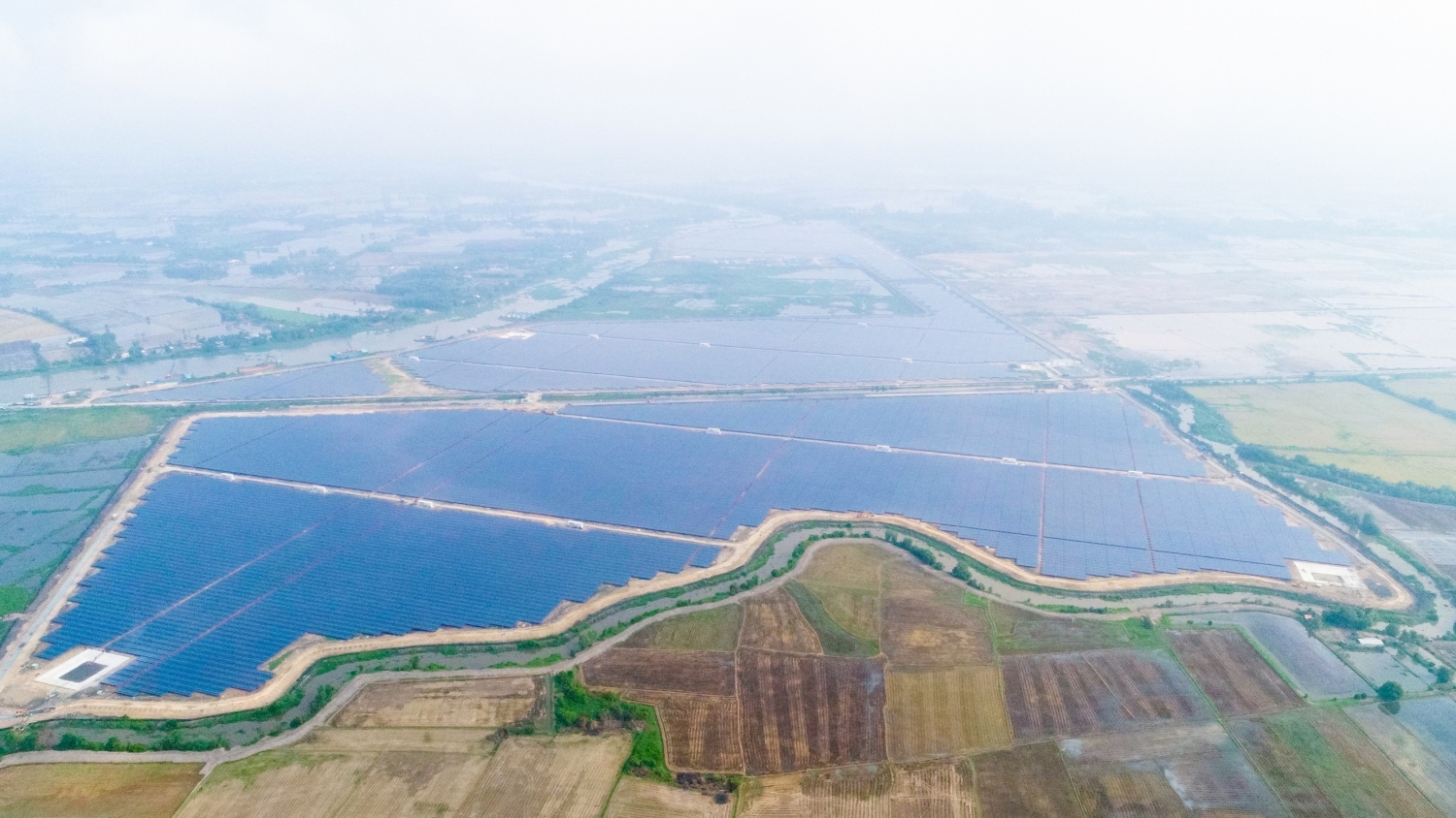 A solar power plant in Tay Ninh Province. With demand for energy increasing, the efficient use of energy and promoting renewable energy have become urgent requirements. (Photo: Courtesy of TTC)