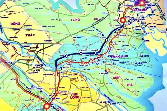 A map shows the route of the planned HCMC-Can Tho express railway (in red). The project will require an estimated investment of US$10 billion. (Photo: TNO)
