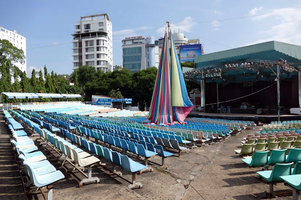 A view of the Trong Dong outdoor stage, where an underground parking lot has long been planned. Work on the project has been allowed to continue, instead of being stopped. (Photo: TNO)