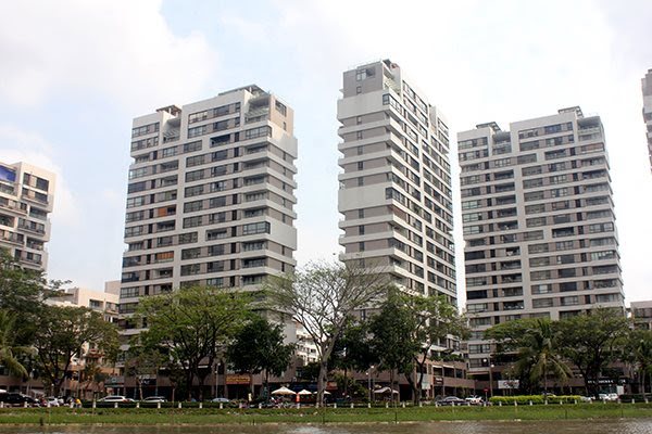 A condo building in District 7, HCMC. Apartment building conferences can be organized with the presence of only 50% of apartment owners instead of 75% as currently regulated. (Photo: Le Anh)