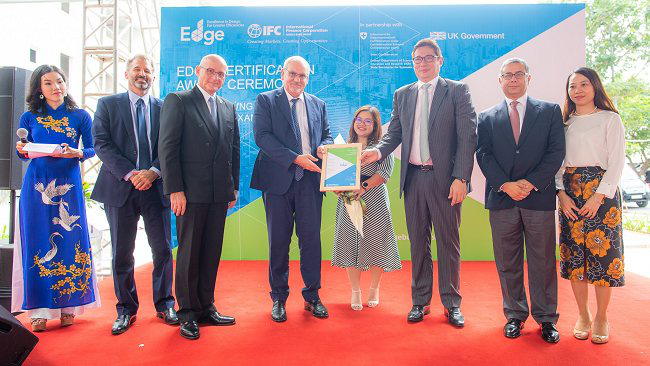 The award was presented by IFC CEO Philippe Le Houérou to EZ Land CEO Olivier Do Ngoc Dung at a ceremony on the site.