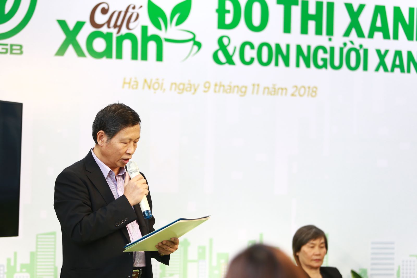 Mr. Do Viet Chien opens the talkshow