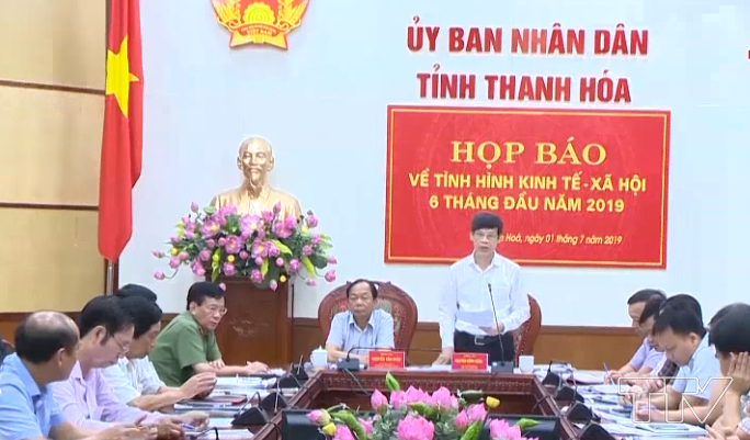 Ông Nguyễn Đình Xứng, Chủ tịch UBND tỉnh Thanh Hóa chủ trì họp báo hôm 1/7.