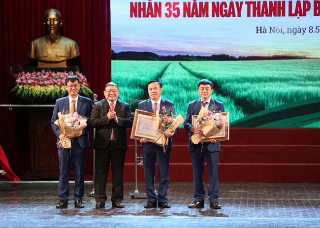 Báo Nông thôn ngày nay/Dân Việt vinh dự đón nhận Huân Chương Lao động hạng Ba (lần thứ 2)