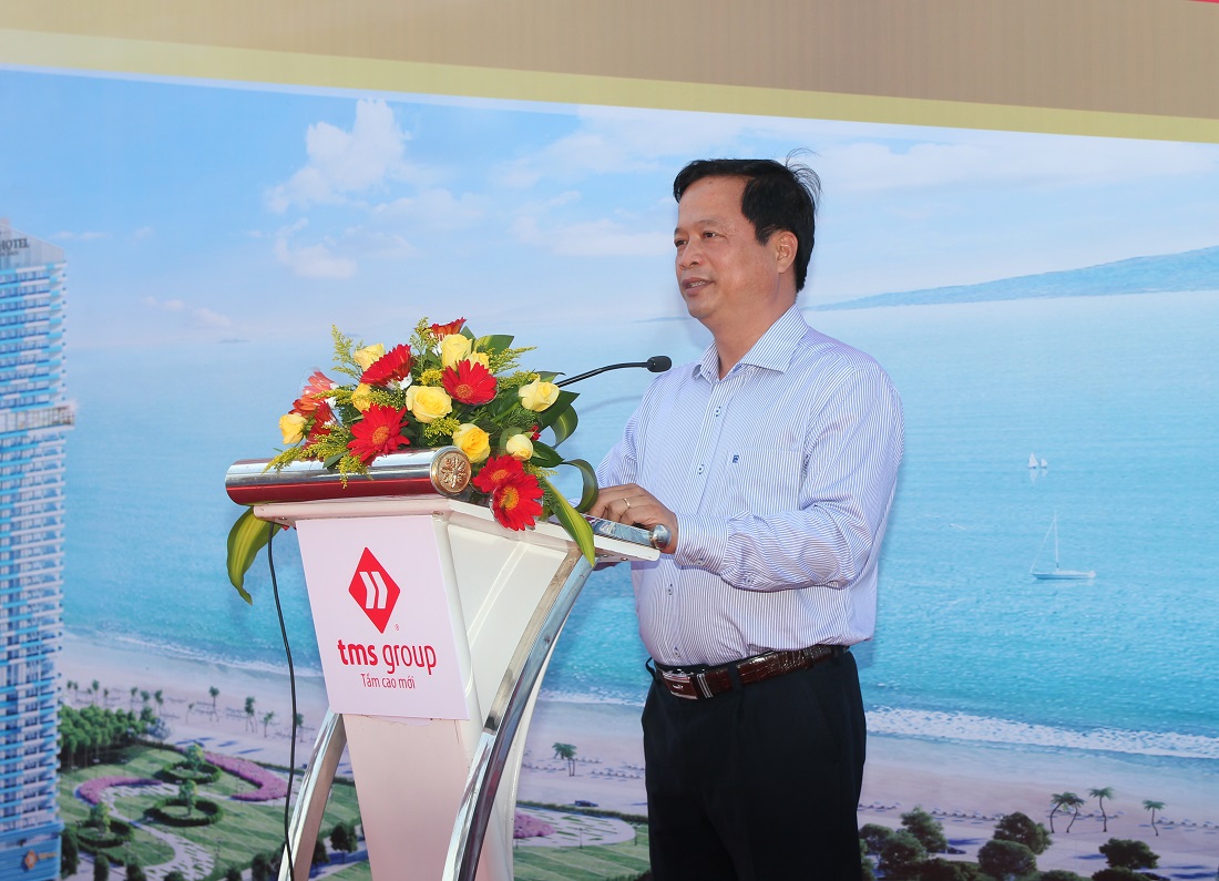 Ông Nguyễn Tuấn Thanh, Phó Chủ tịch tỉnh ghi nhận nỗ lực của Tập đoàn TMS để cất nóc dự án đúng tiến độ