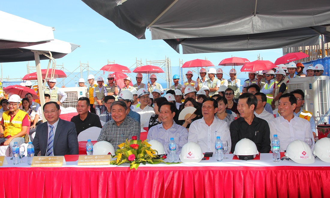 Các khách mời tham dự lễ cất nóc dự án TMS Hotel Quy Nhon Beach