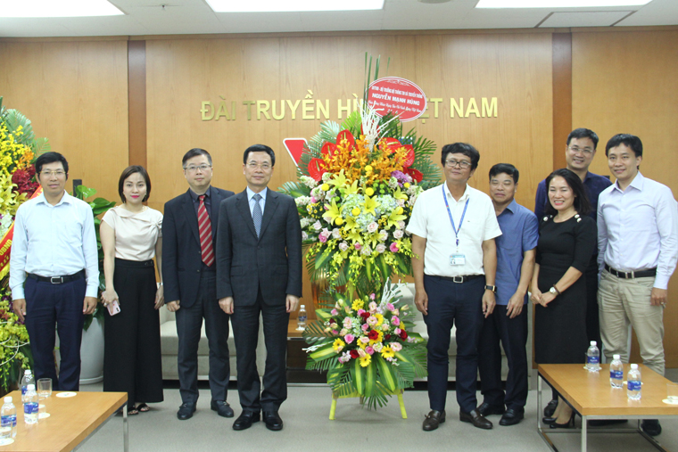 Bộ trưởng Nguyễn Mạnh Hùng chúc mừng Đài Truyền hình Việt Nam
