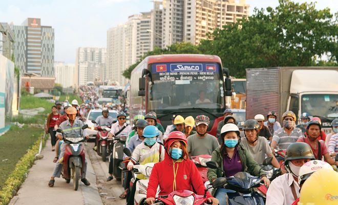 Đường Nguyễn Hữu Thọ, quận 7 trong tình trạng kẹt xe thường xuyên