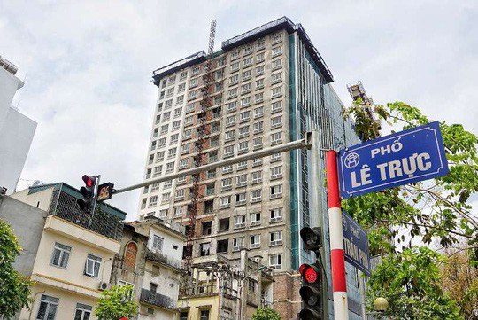 Tòa cao ốc 8B Lê Trực (Hà Nội) gây nhiều tranh cãi nằm sát khu trung tâm hành chính quốc gia Ba Đình